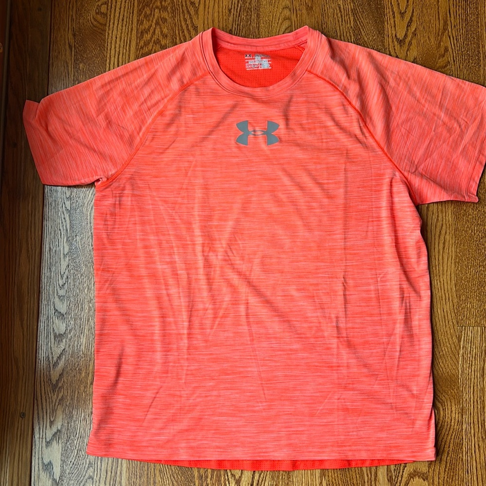 UNDER ARMOUR Men’s Heat Gear shirt, size 2XL